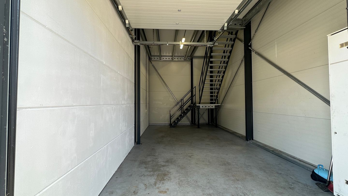 View photo 4 of Aalsmeerderweg 47