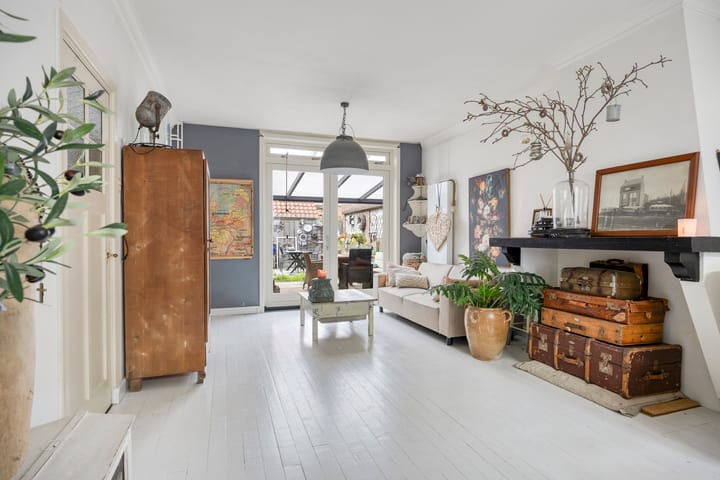 Photo 2 of Baardwijksestraat 2