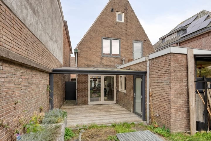 Photo 28 of Baardwijksestraat 2