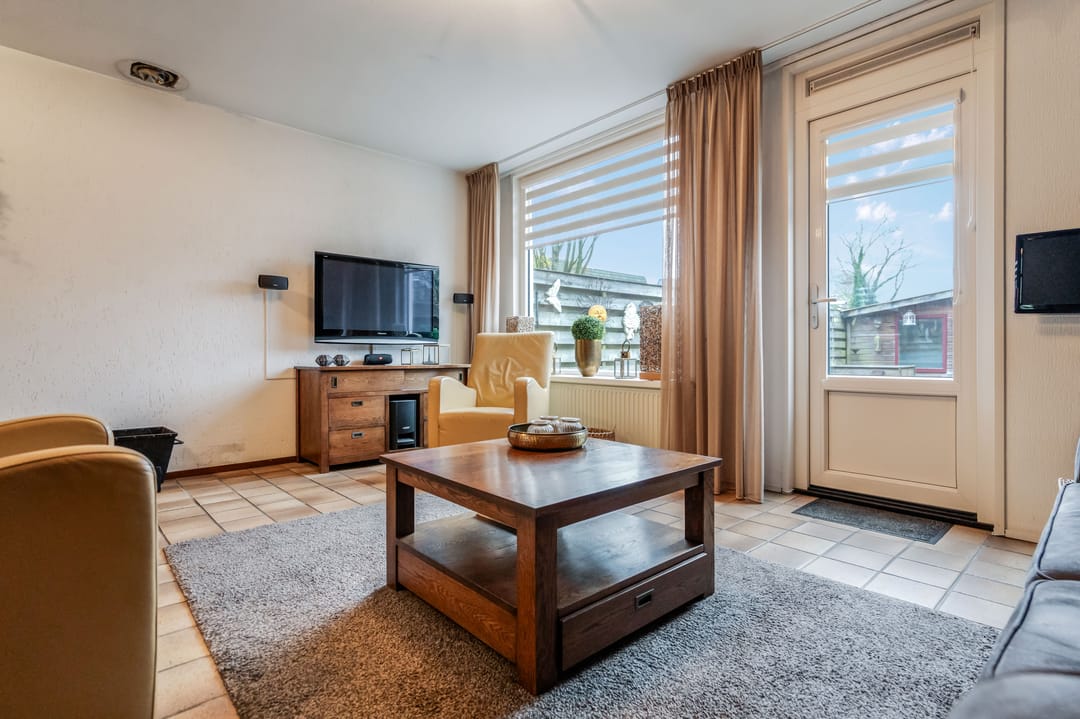 Photo 17 of Roer 246