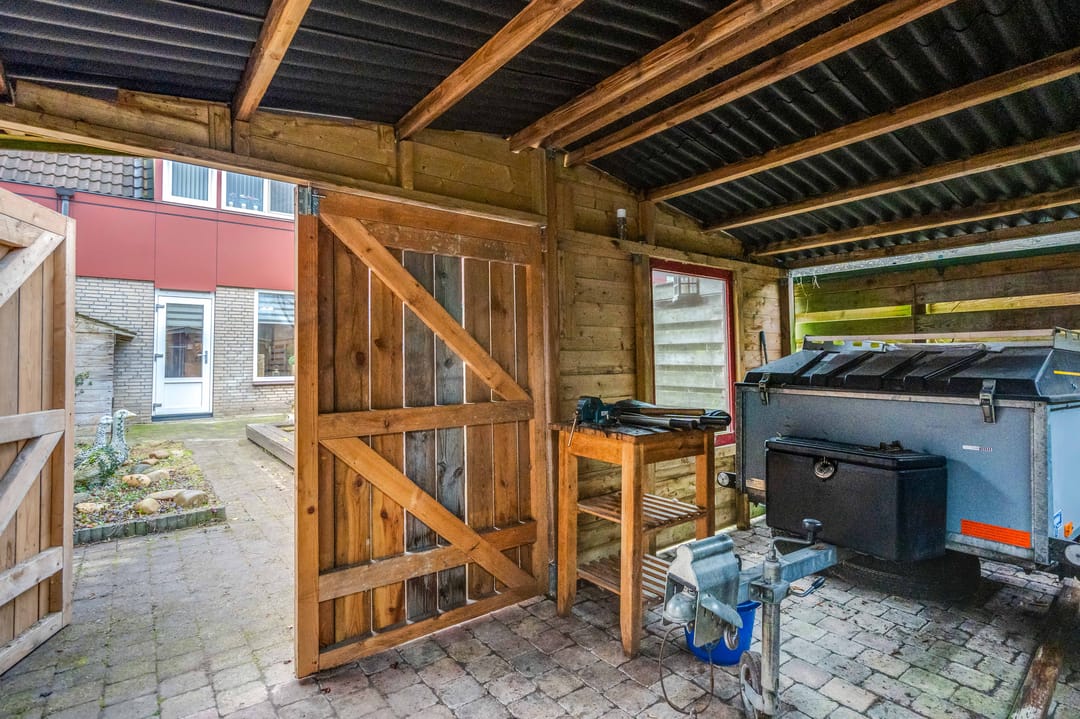 Photo 32 of Roer 246