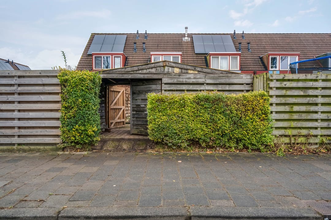 Photo 37 of Roer 246