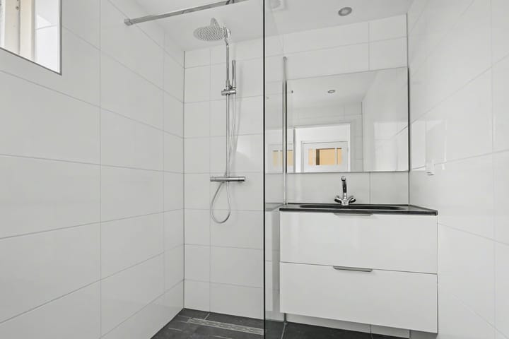 Photo 4 of Irenestraat 8