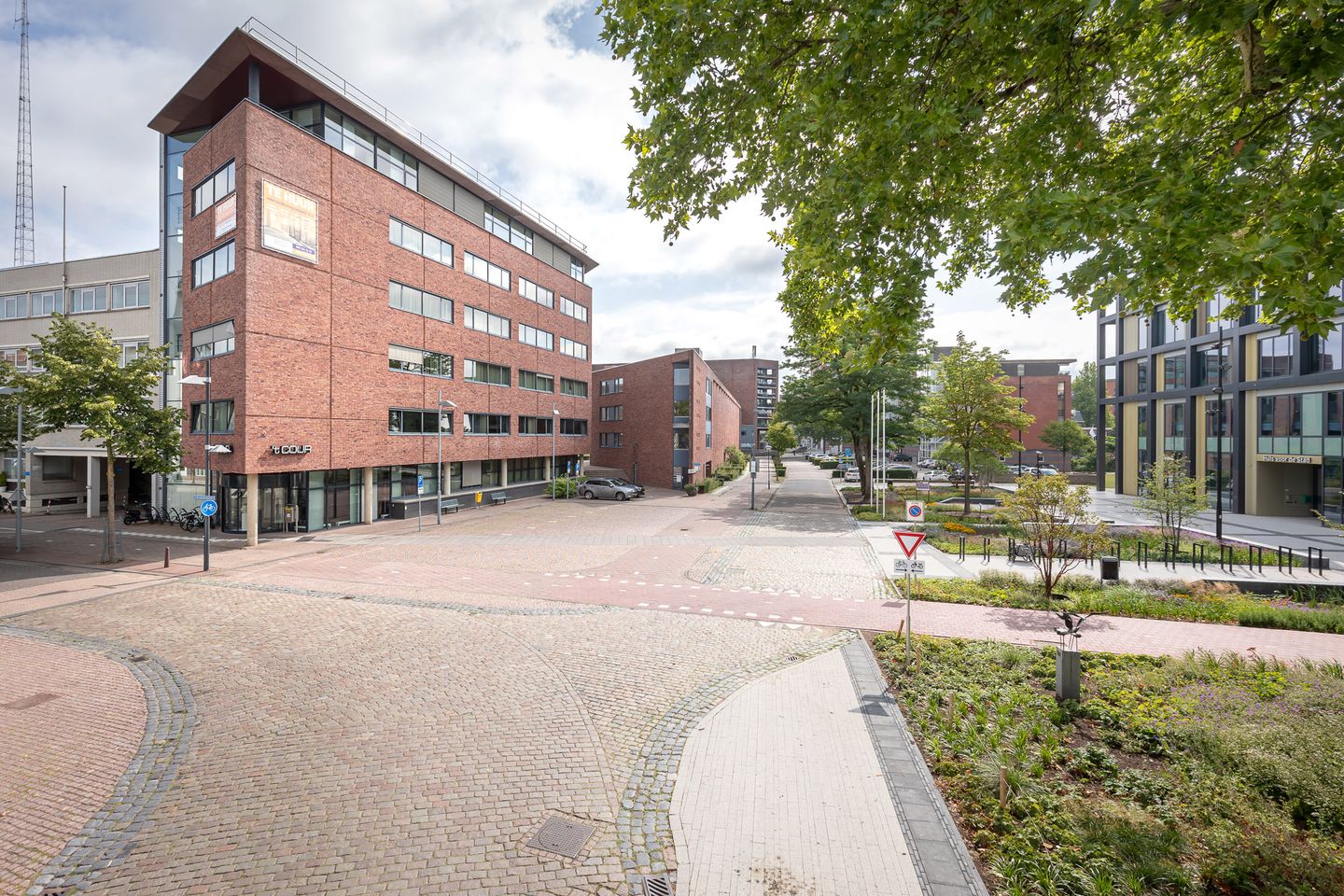 Bekijk foto 1 van Zuid Koninginnewal 4