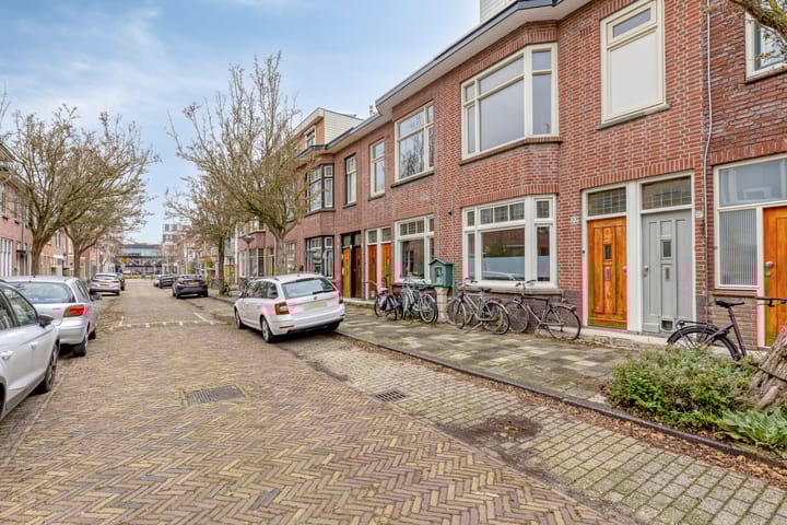 Photo 2 of Frans van Mierisstraat 22-A