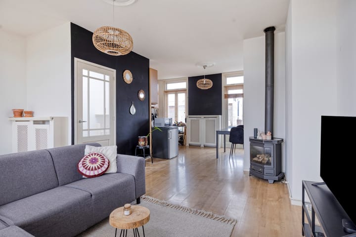 Photo 4 of Frans van Mierisstraat 22-A