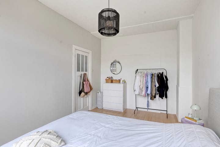 Photo 18 of Frans van Mierisstraat 22-A