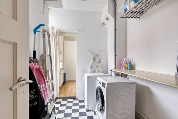 Photo 23 of Frans van Mierisstraat 22-A