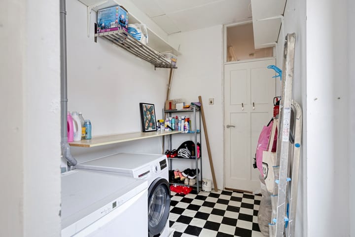 Photo 24 of Frans van Mierisstraat 22-A