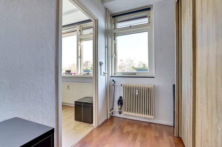 Photo 23 of Roosstraat 10