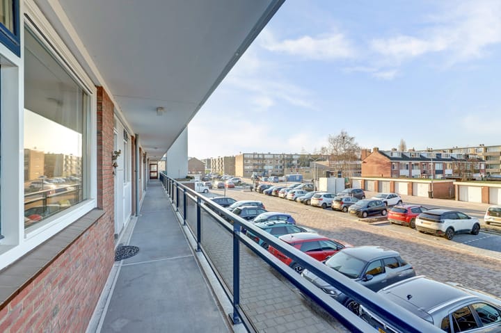 Photo 27 of Roosstraat 10