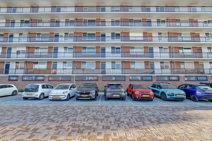 Photo 37 of Roosstraat 10