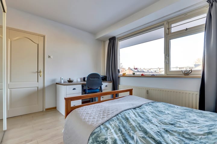 Photo 16 of Roosstraat 10