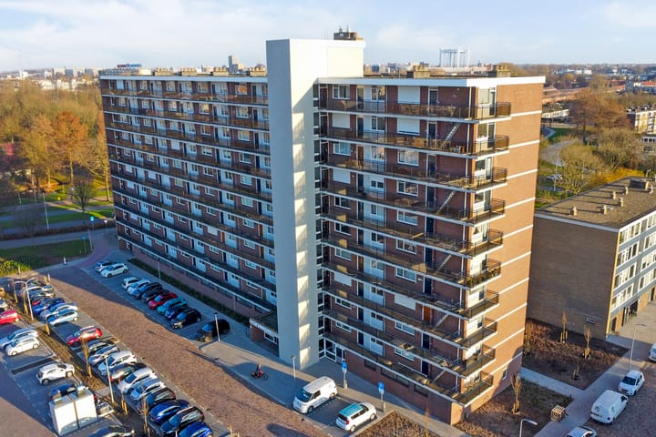 Photo 41 of Roosstraat 10