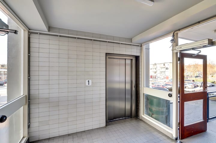 Photo 30 of Roosstraat 10