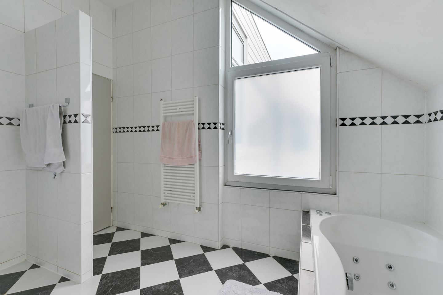 Foto 35 van van Vosbergenlaan 8