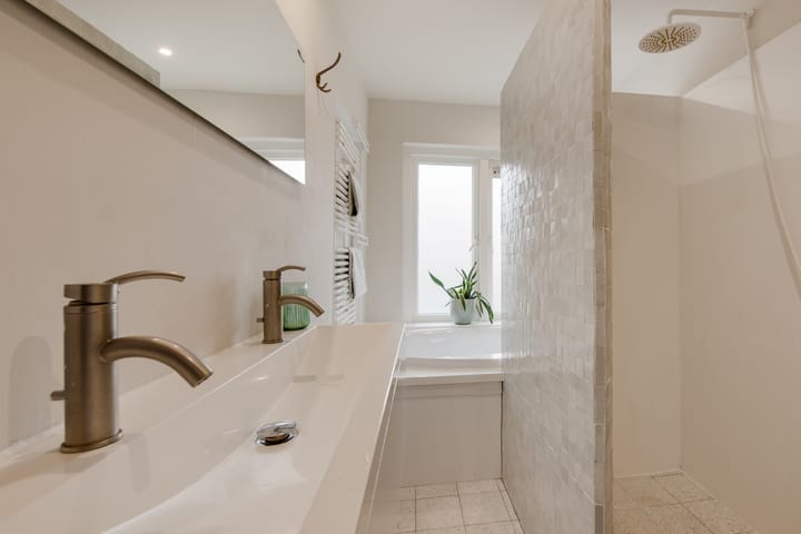 Photo 32 of Van Kinsbergenstraat 9