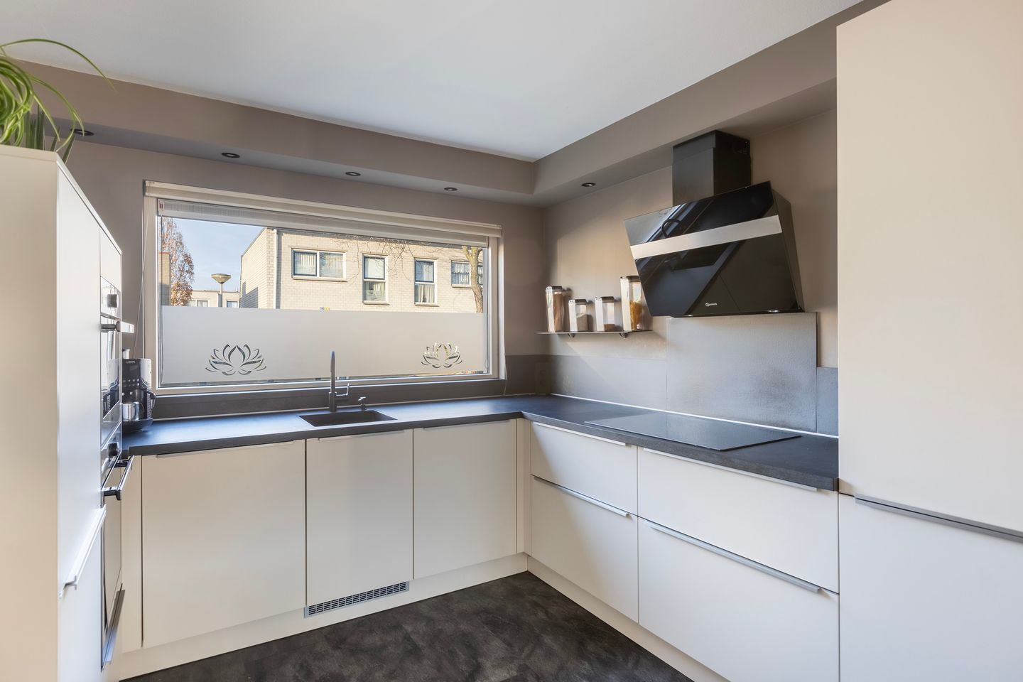 Foto 10 van Volkerakstraat 12