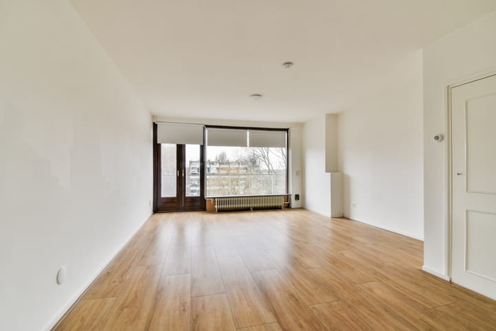 Photo 2 of van der Waalsstraat 83