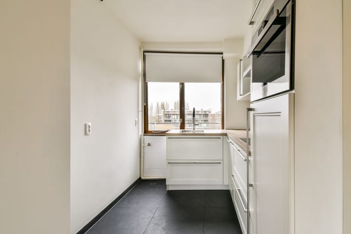 Photo 13 of van der Waalsstraat 83