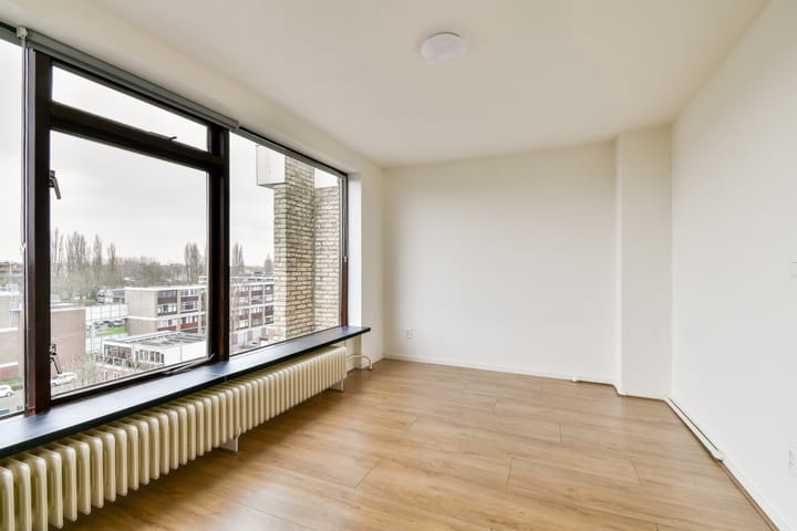 Photo 22 of van der Waalsstraat 83