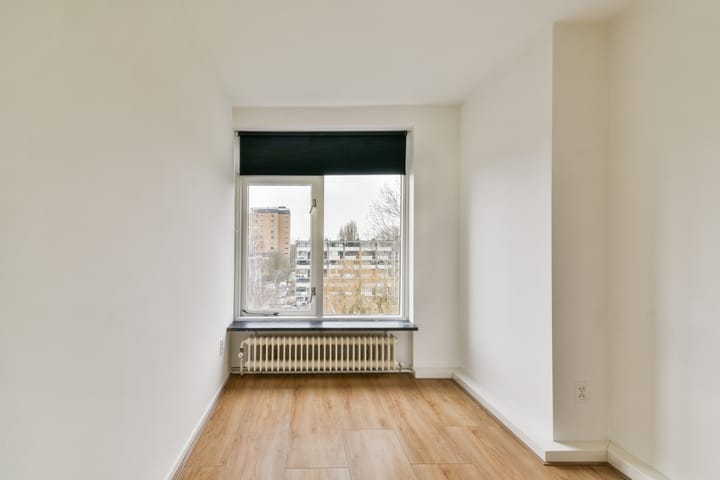 Photo 24 of van der Waalsstraat 83