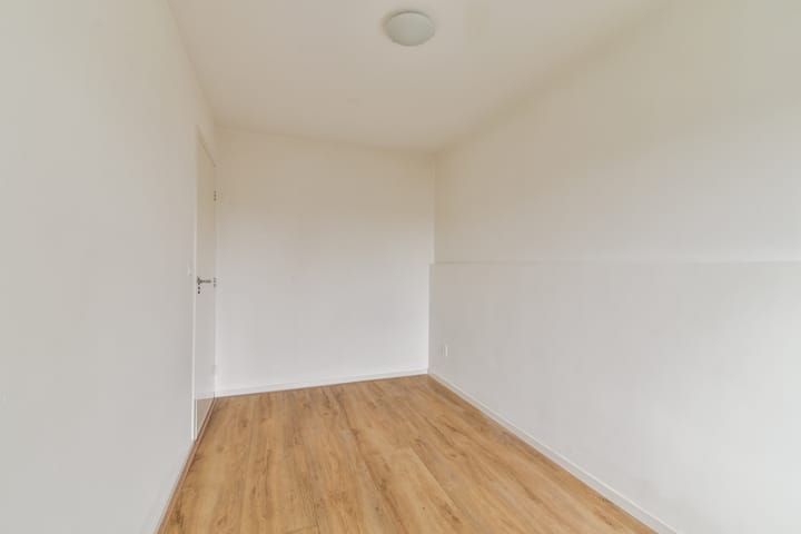 Photo 27 of van der Waalsstraat 83