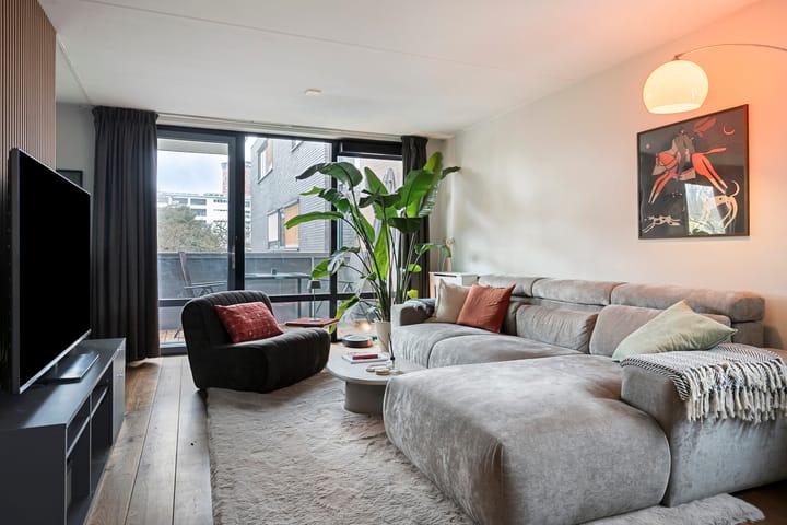 Photo 2 of Leeghwaterstraat 252