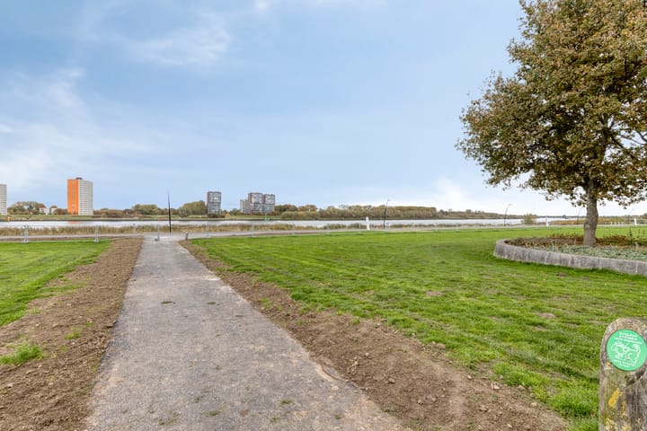 Foto 26 van Maasboulevard 48-J