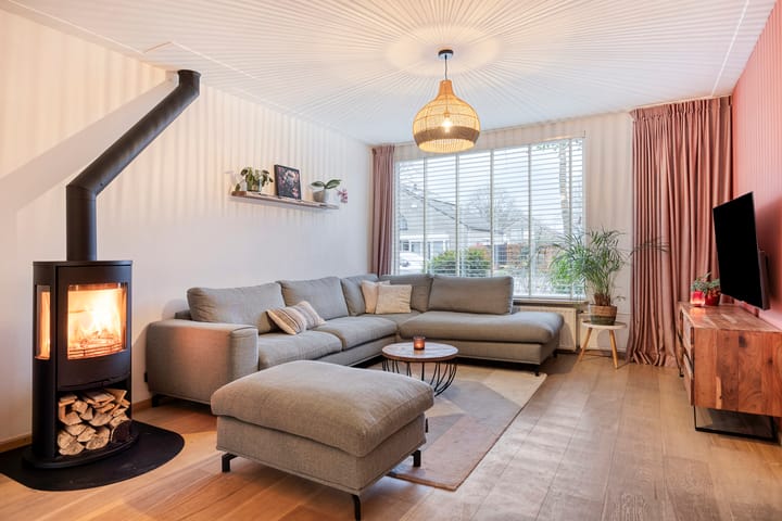 Photo 2 of Busweg 55