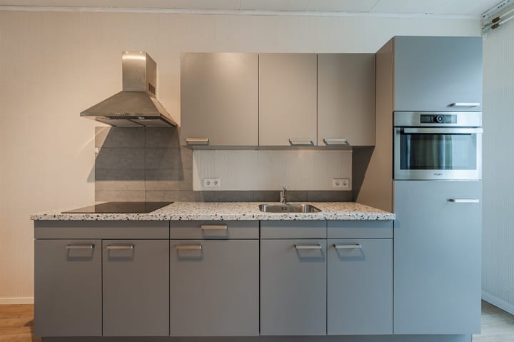 Photo 12 of Louwestraat 5-A