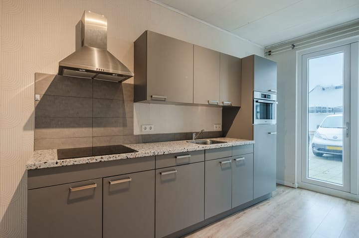 Photo 13 of Louwestraat 5-A