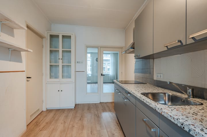 Photo 15 of Louwestraat 5-A