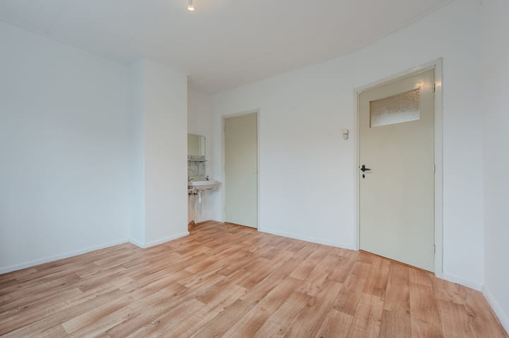 Photo 18 of Louwestraat 5-A