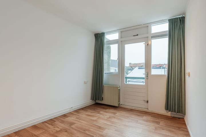 Photo 21 of Louwestraat 5-A