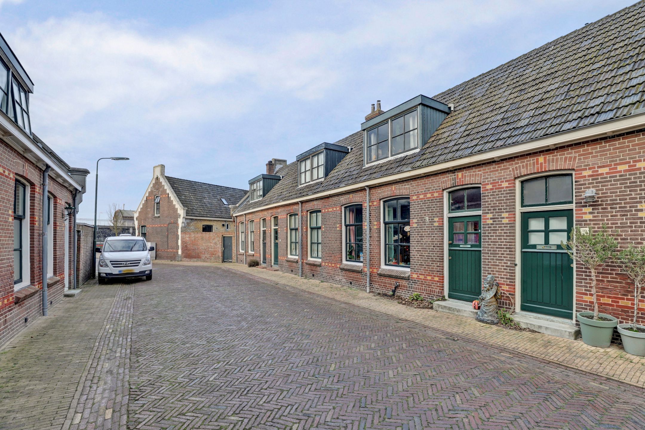 Photo 33 of Nutstraat 12