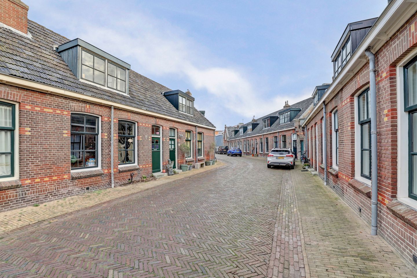 Photo 34 of Nutstraat 12