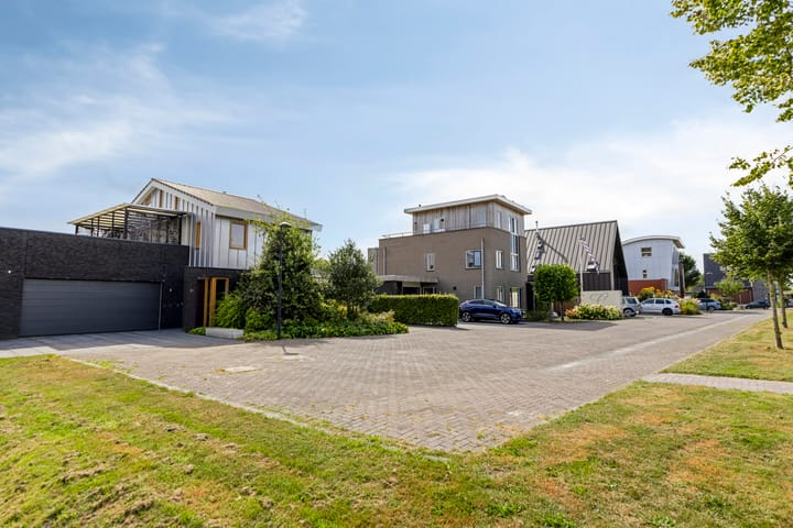 Foto 8 van Nienke van Hichtumweg 81