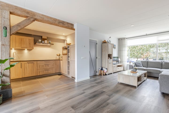 Foto 10 van Van Brederodestraat 66