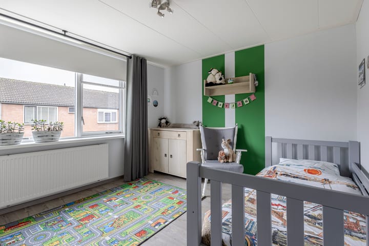 Foto 22 van Van Brederodestraat 66