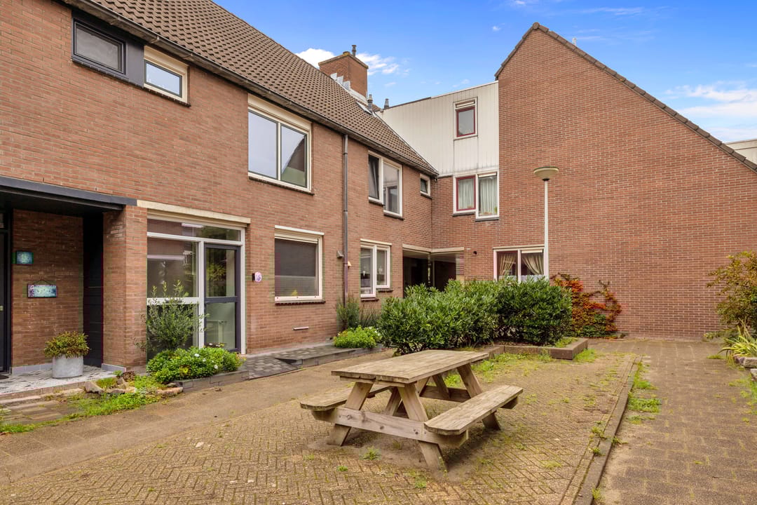 Photo 7 of Jasmijn 15