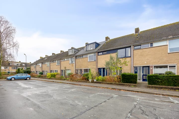 Photo 4 of Voltairestraat 16