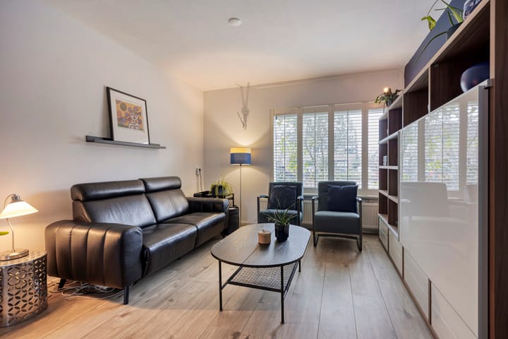 Photo 6 of Voltairestraat 16