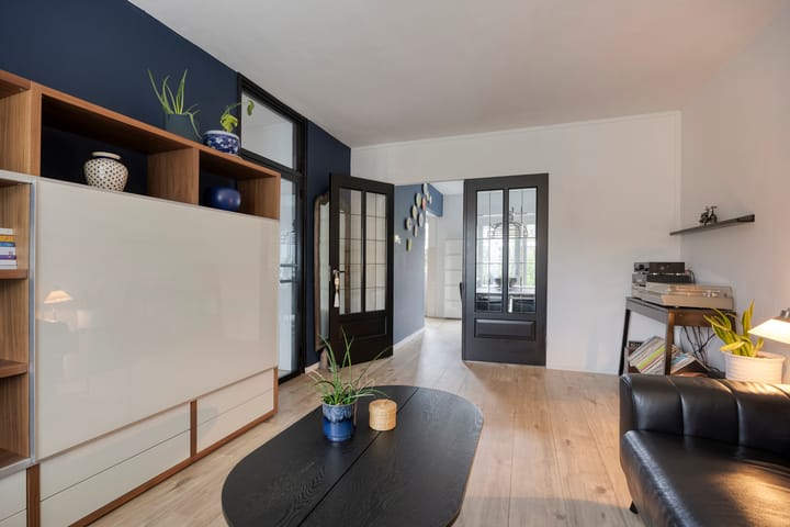 Photo 8 of Voltairestraat 16