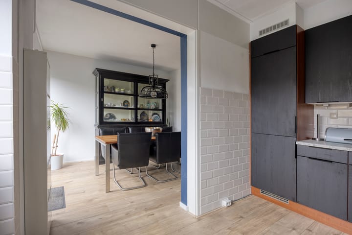 Photo 12 of Voltairestraat 16