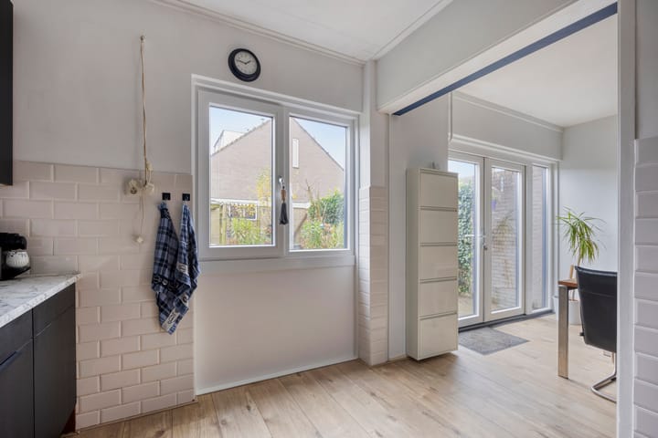 Photo 13 of Voltairestraat 16