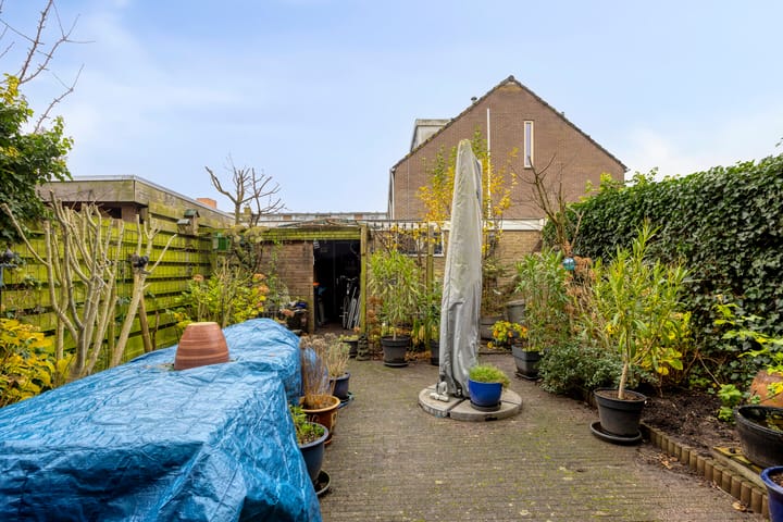 Photo 16 of Voltairestraat 16