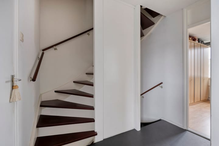 Photo 17 of Voltairestraat 16