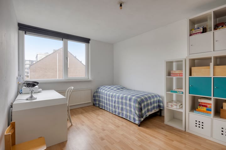 Photo 21 of Voltairestraat 16