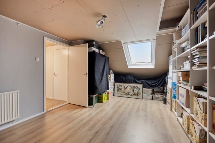 Photo 25 of Voltairestraat 16